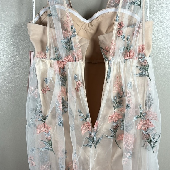 NWT Avec Les Filles Maxi Embroidered Gown - Picture 9 of 10